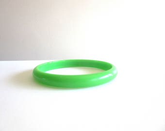 Lucite Spacer Stacking Bangle Apple Green Seamless Size Large