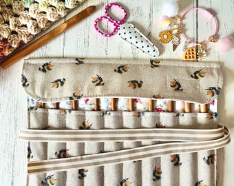 Crochet hook storage roll (bee floral)