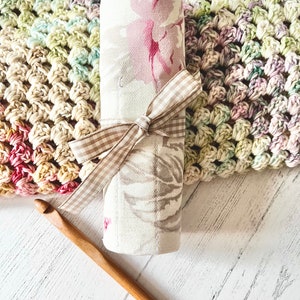 Crochet hook storage roll neutral rose image 6