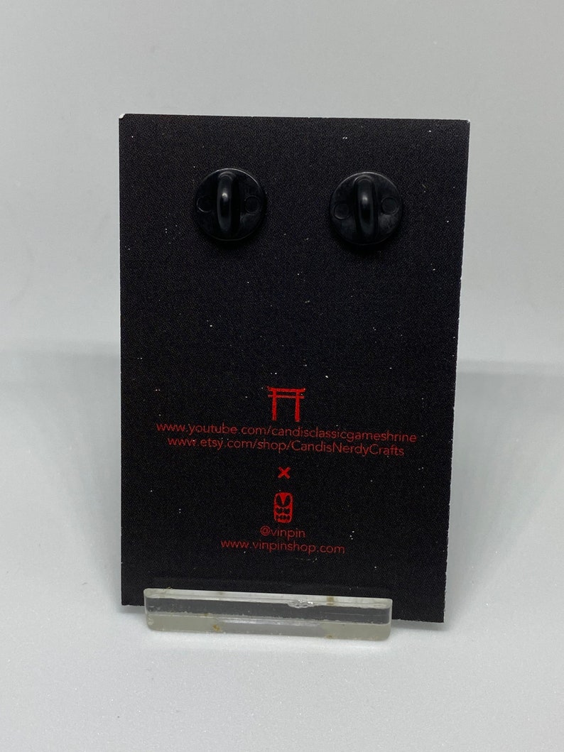 Virtual Boy enamel pin image 2