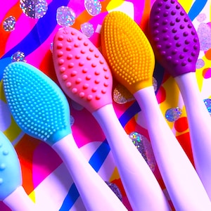 LIP MASSAGE and PLUMPING Tool, Lip Exfoliator, Lip Plumper, Lip Massager, Circulation for Lips, Help for Chapped Lips, Lip Care, Lip Pamper