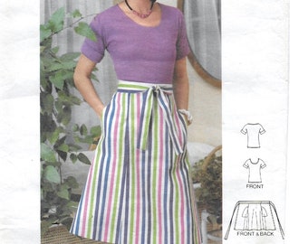 Een wikkelrok aan de voorkant en aansluitend stretchgebreid T-shirt met korte mouwen en naaipatroon voor dames: maat 8, buste 31-1/2" • Butterick 5323