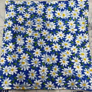 8x8&quot; potholder blue and white daisy daisies springtime flowers floral hippie boho peace love quilted Pot holders 1960s 1970s hotpads hotpad