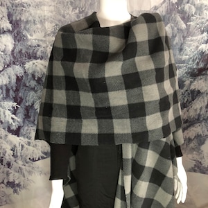 Buffalo Plaid Fleece Poncho Wrap: Women&#39;s Blanket Shawl