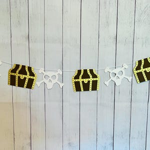 Pirate Party Garland, Pirate Party Decor, Ahoy Matey Party, Pirate Ship Party Decor, Skull and Cross Bones, Sea Adventure Party