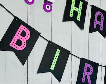 Banner de aniversário com tema de patins, decoração retrô para festa dos anos 80.