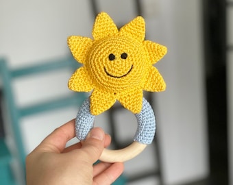 Gehäkelte Sonnenrassel | handgefertigte lächelnde Sonne | gehäkeltes Baby Spielzeug | Babypartygeschenk | für Kleinkinder | Kleinkind Spielzeug