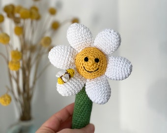 Crochet flower rattle with bee | handmade smiling flower | crochet baby toy | baby shower gift | for infants | toddler toy | made to order