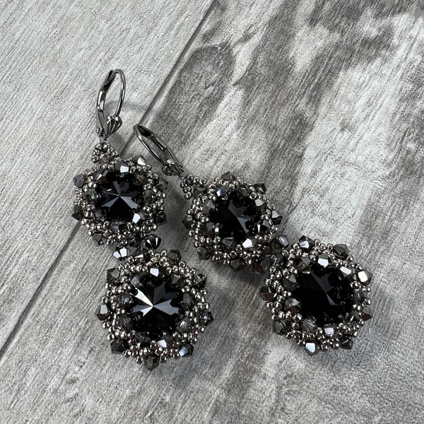 Boucles d'oreilles à deux niveaux en cristal noir de jais, cadeau pour elle, boucle d'oreille tissée, boucle d'oreille habillée ~ Cadeau pour la fête des mères