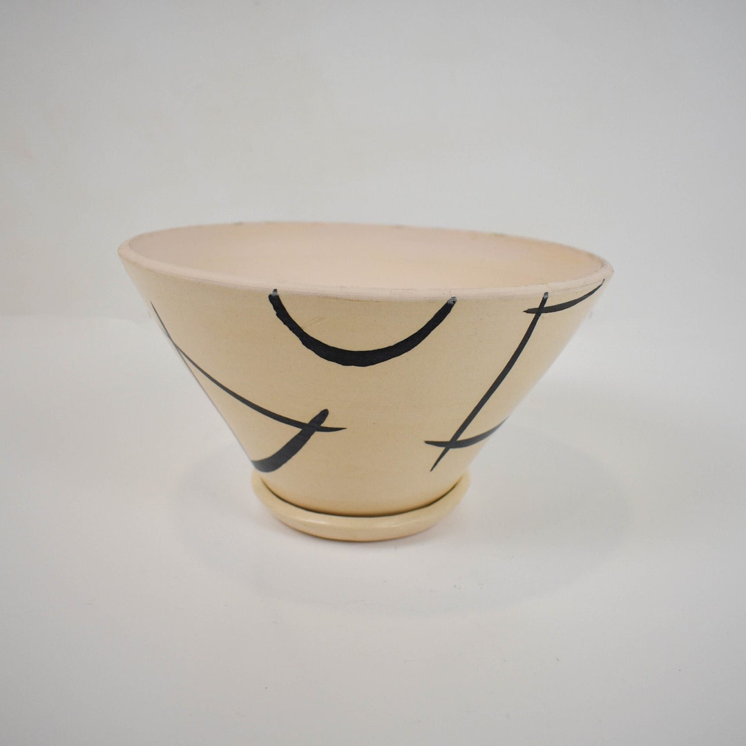 Medium B/W Shape Pot With Tray - Etsy