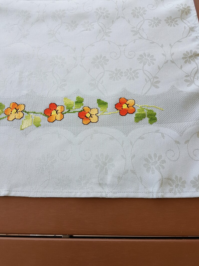 Runner centrotavola punto croce ricamato a mano fatto in | Etsy