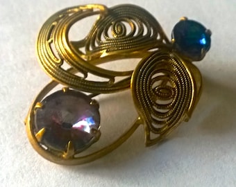 Vintage 1970s brooch - gold tones with rhinestones