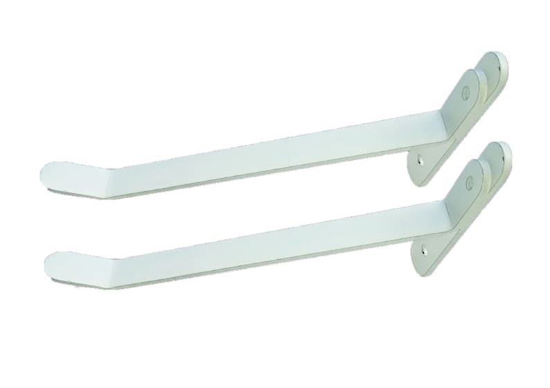 Pu&ograve; includere: Due staffe per mensole in metallo bianco con un design curvo. Le staffe sono progettate per essere montate a parete e sostenere una mensola.