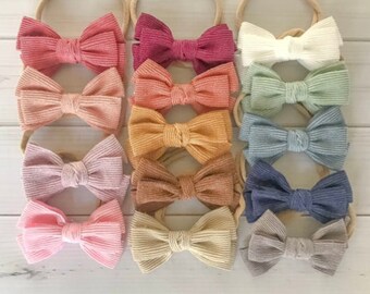 Corduroy Bow, headband ou Clip, Bébé fille et grande fille, tout-petit nouveau-né, pince à cheveux noeud, nylon, moutarde, marine, marron, rose, blanc, bordeaux