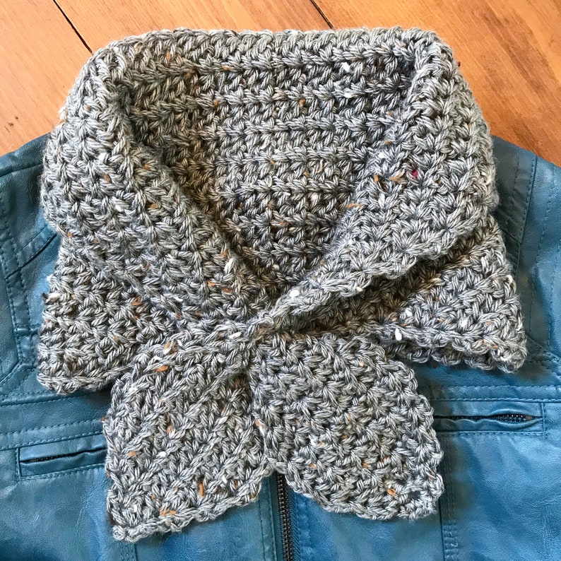 Keep Me Warm Neck Warmer//PDF CROCHET PATTERN//Cozy Bow Scarf//Texture Crochet Cowl//Digital Download//Elegant Cowl//Keyhole Scarf image 2