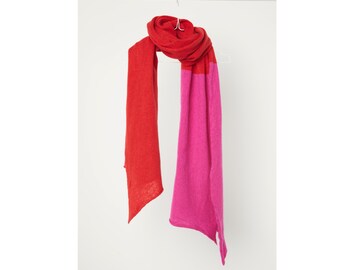 2tone scarf, 100% Cashmere shockpink/shiny red, winter shawl, colourblock, shoulder wrap, luxurous, uplifting, cozy, semi felted,soft fabric