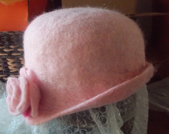 Chapeau, bonnet de laine feutre, feutrine rose, chapeau, chapeau à la main, chapeau femme, chapeau fille