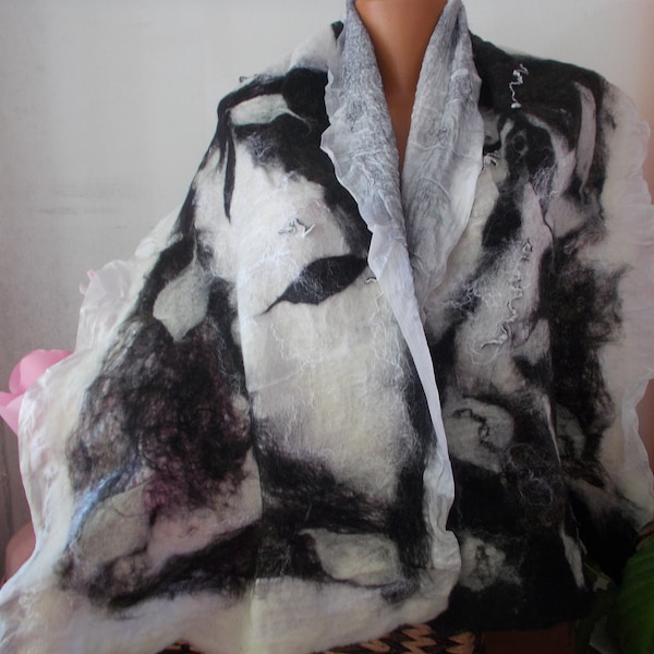 Foulard feutre, écharpe noire et blanche, foulard fait main foulard blanc et noir nunofelt, foulard Woamn Cadeau pour elle