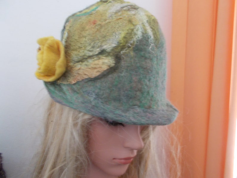 Felt hat, Handmade hat, Woman hat, Wool hat, Winter hat, Gift for her, Green hat, Green cloche hat image 3