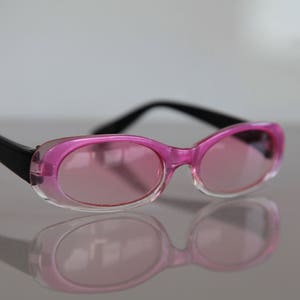  Estuche para gafas con colores personalizables: la funda  resistente para lentes de sol incluye un paño de limpieza de lentes gratis,  Negro / Rosa : Ropa, Zapatos y Joyería
