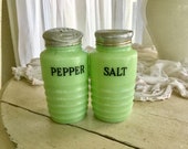 Jadeite Green Glass 1930 39 s Jeanette McGee Salt ans Pepper Shakers Set Pair Ribbed