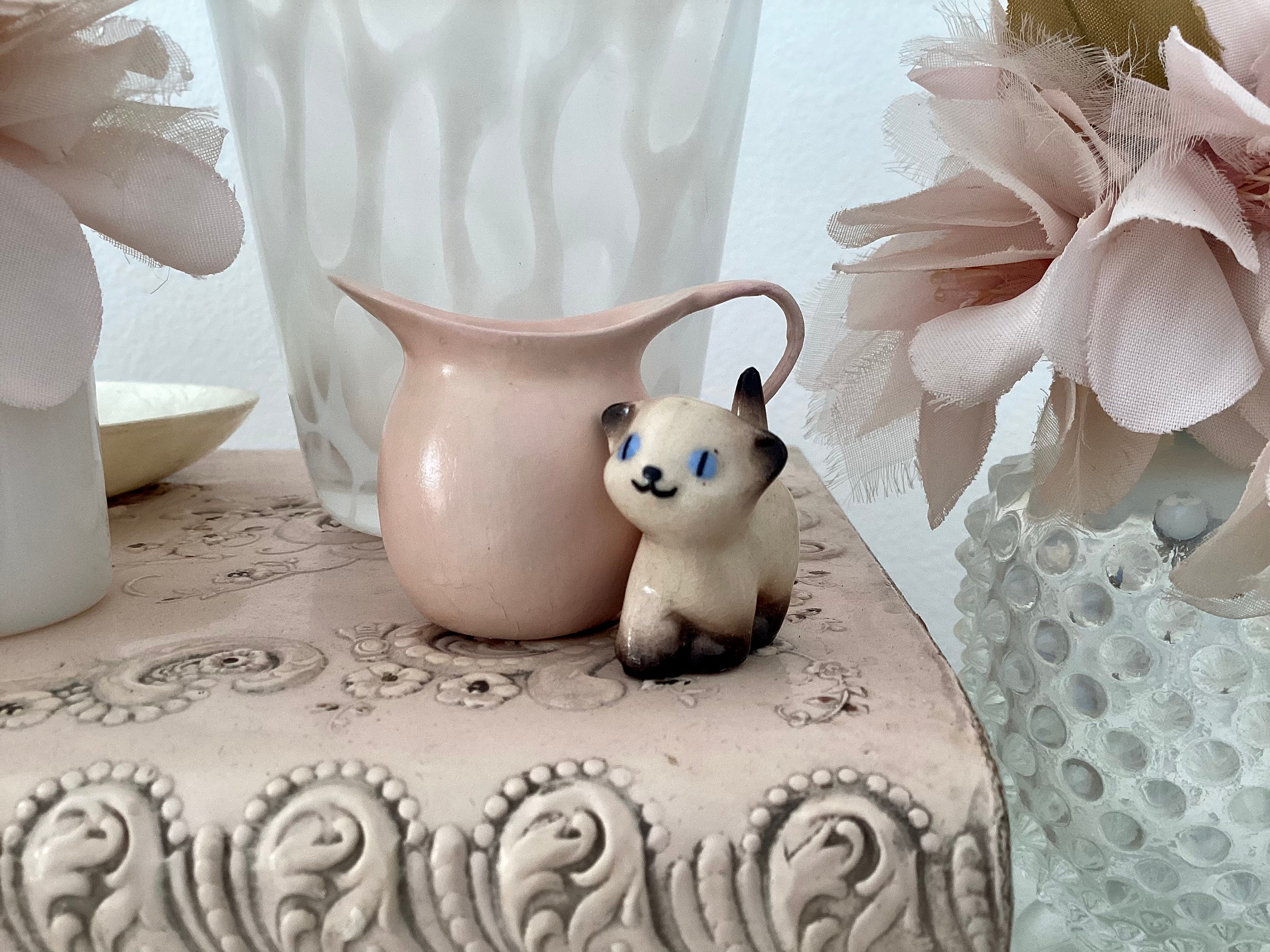 Hagen Renaker Cat - Tiny Kitten - Siamese - Blue Eyes -