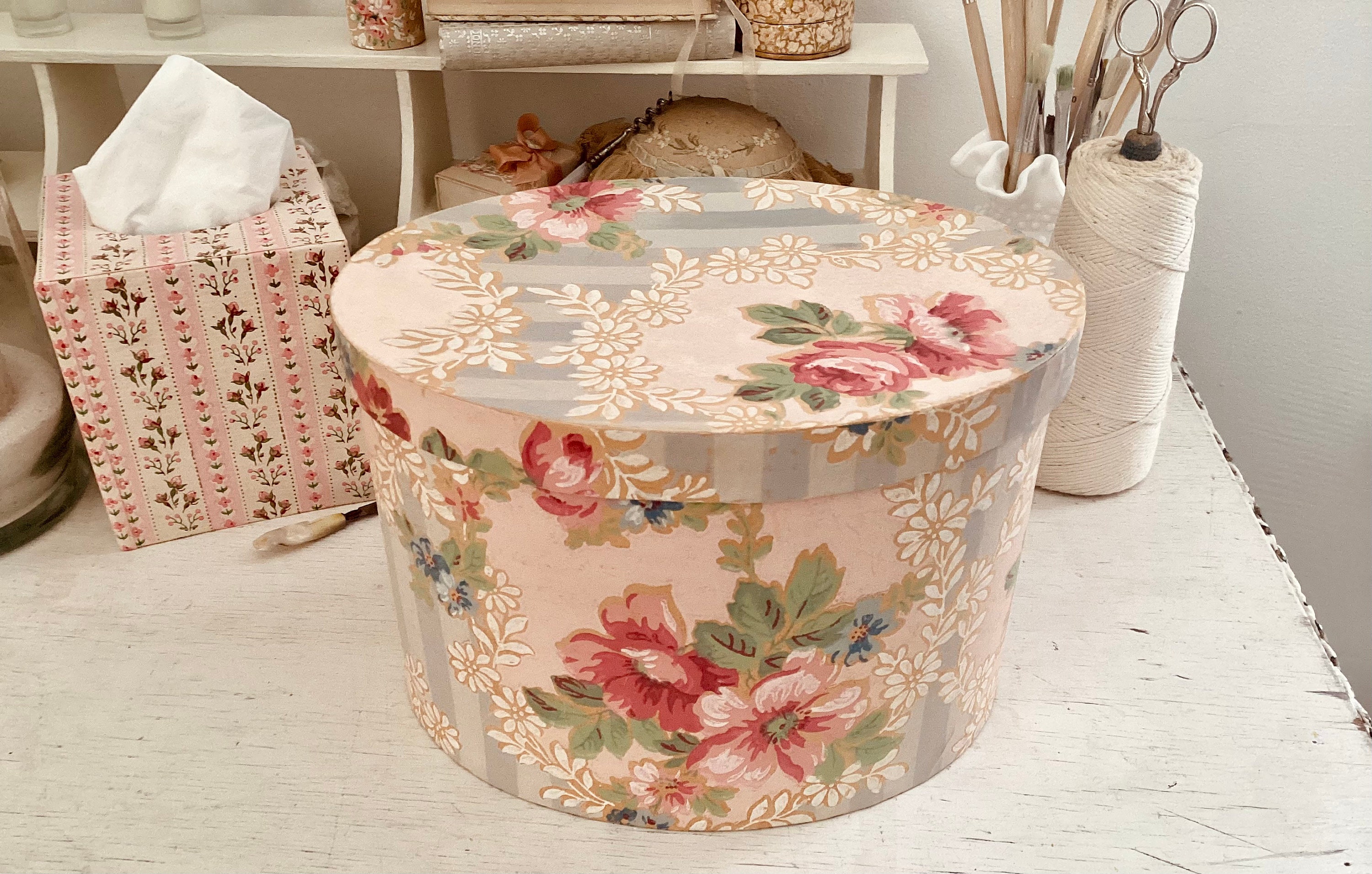 GORGEOUS Antique Pink Roses Wallpaper Covered Box - Bandbox