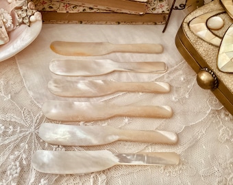 Set of 6 Vintage Mother of Pearl Butter, Caviar, Jelly Spreaders Knives in Box party