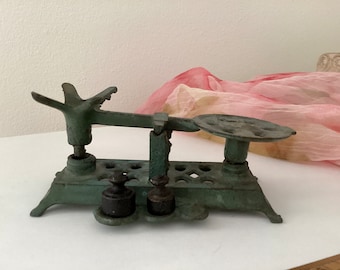 Cast Iron Mini Vintage Kitchen Scale Farmhouse Green with Weights