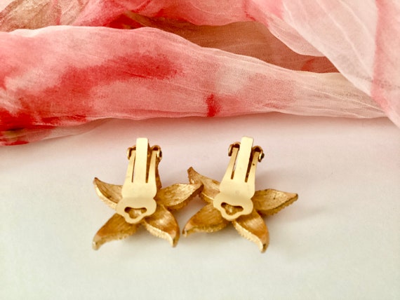 Starfish Vintage Gold Tone and Faux Pearl Clip-on… - image 3
