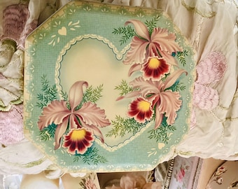Lata floral, 1948. Litografía en hojalata fabricada en Inglaterra por The Metal Box Company LTD, B. W. & M., LTD. Sucursal Mansfield, Vintage.
