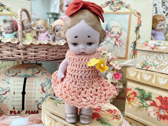 ドイツ　HERTWIG ミニチュアビスクドール 花冠の女の子 Antique German Girl Baby Doll Miniature Hertwig 1920's Tiny Bisque