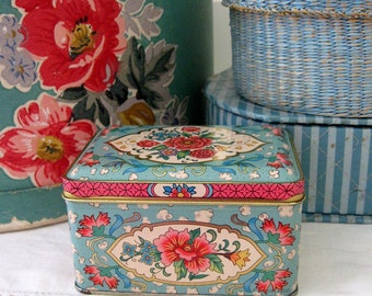 Daher Tin Box - pink and green floral roses buds cottage sweet