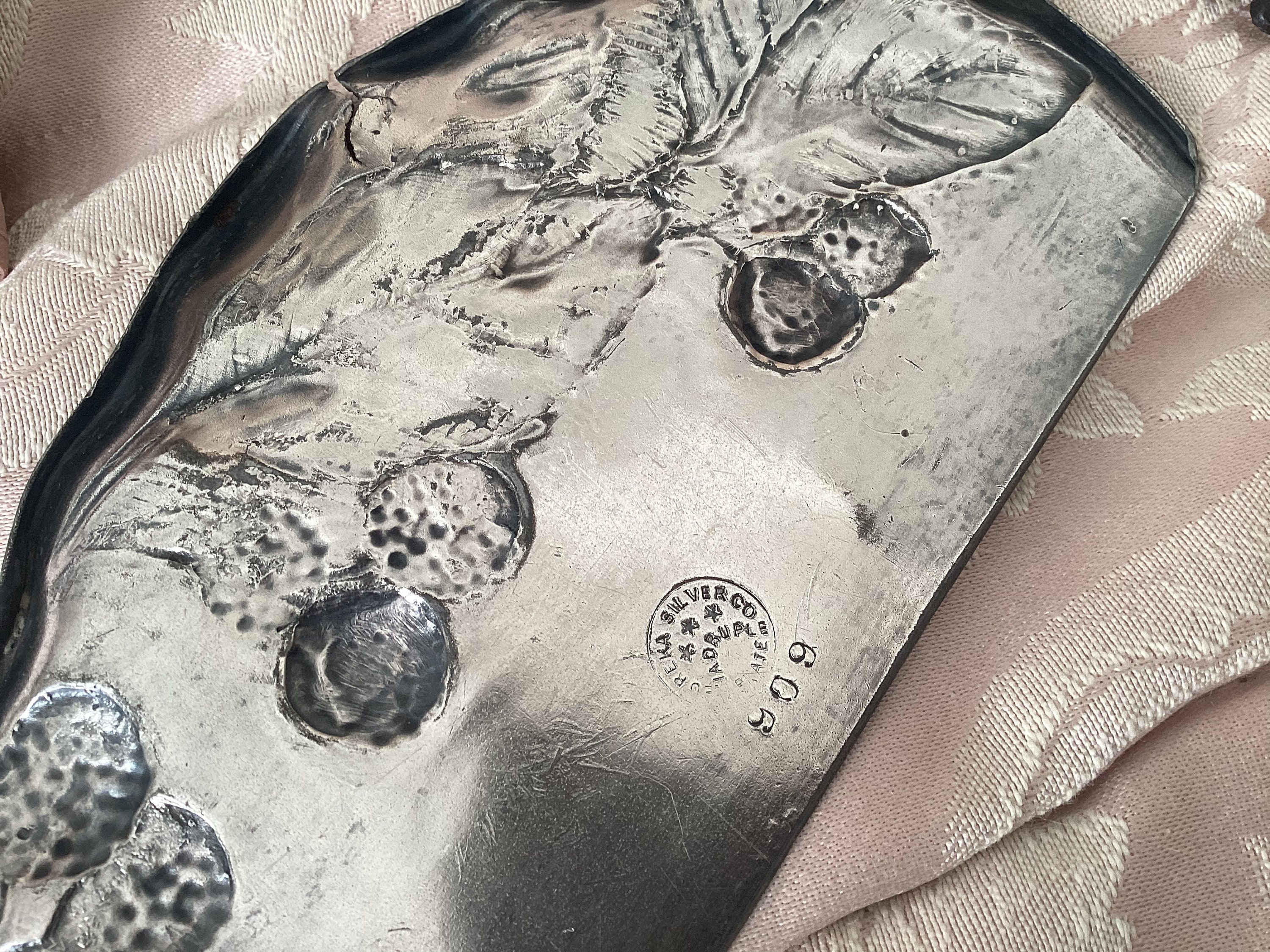 アンティーク シルバー プレート パンくずキャッチャー - 説明を読む