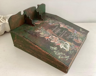 Vintage, handgefertigte, dunkelgrüne Schreibtischbox aus Holz mit Scharnieren – Rustikale Aufbewahrungsmöglichkeit fürs Büro