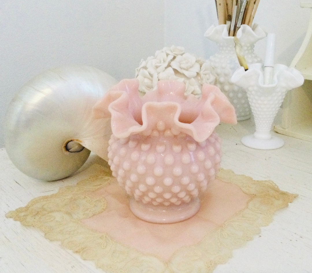 FENTON （LARGE) ピンク ミルクガラス フリル 花瓶 ボウル Fenton Pink Hobnail Ruffled Vase 4” - Etsy