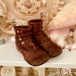 Babyschuhe mit hohen Knöpfen, Antik, braun mit Perlmuttknöpfen