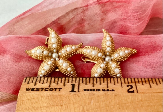 Starfish Vintage Gold Tone and Faux Pearl Clip-on… - image 2