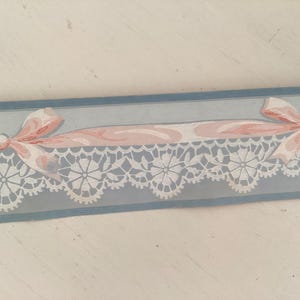 Vintage Kem-Ton Tapetenstreifen geöffnet Rolle für Kleine Projekte, Blau, mit Spitze und Rosa Bögen