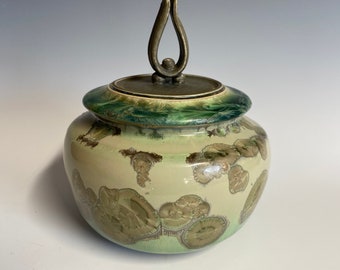 Green crystal lidded jar with prayer hands