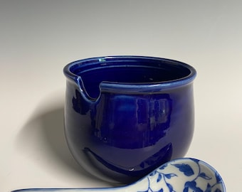 Soup bowls with spoon