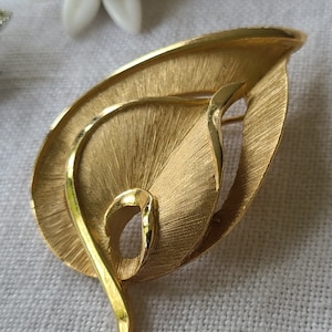 Modernist Trifari Leaf Brooch Bold Statement Piece