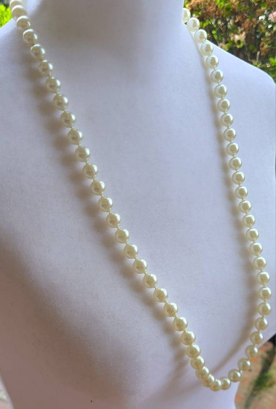 Vintage Faux Pearl Necklace Beautiful Ornate Clasp - image 5