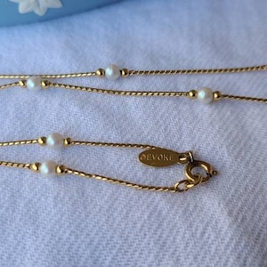 Vintage Pearl EVOKE Gold tone Necklace Simple Elegant