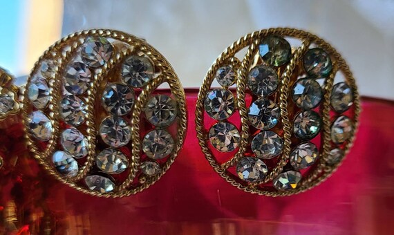 Lisner Aurora Borealis Rhinestone Clip Earrings - image 5