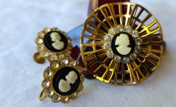 Vintage CORO Cameo and Screw Back Earrings - image 1