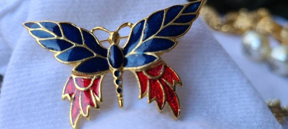 Lovely Enamel Butterfly Brooch - image 3