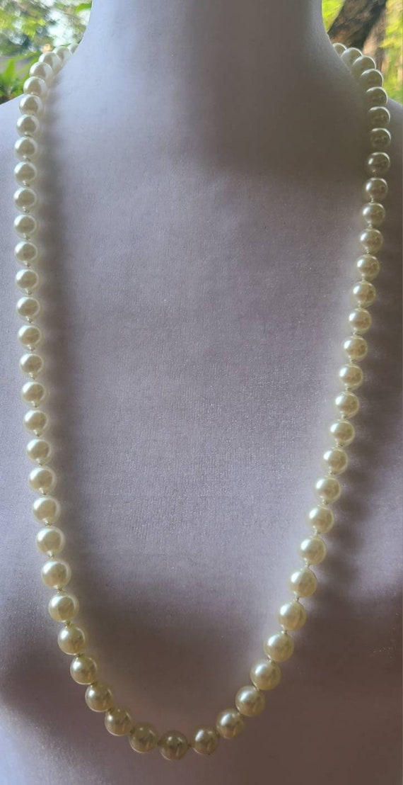 Vintage Faux Pearl Necklace Beautiful Ornate Clasp - image 2