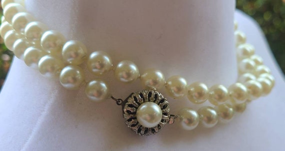 Vintage Faux Pearl Necklace Beautiful Ornate Clasp - image 1