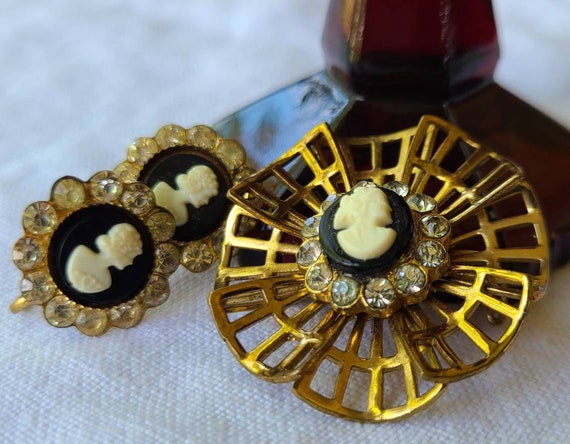 Vintage CORO Cameo and Screw Back Earrings - image 3